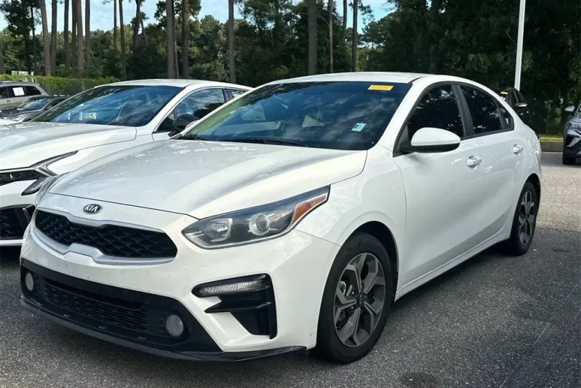 2021 Kia Forte LXS photo 1