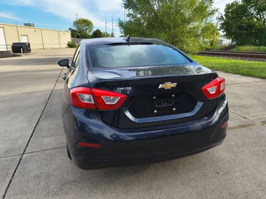 2016 Chevrolet Cruze LS photo 1