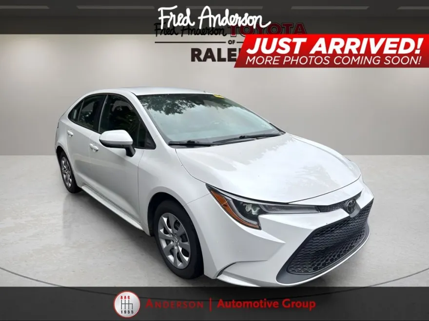 2022 Toyota Corolla LE photo 1