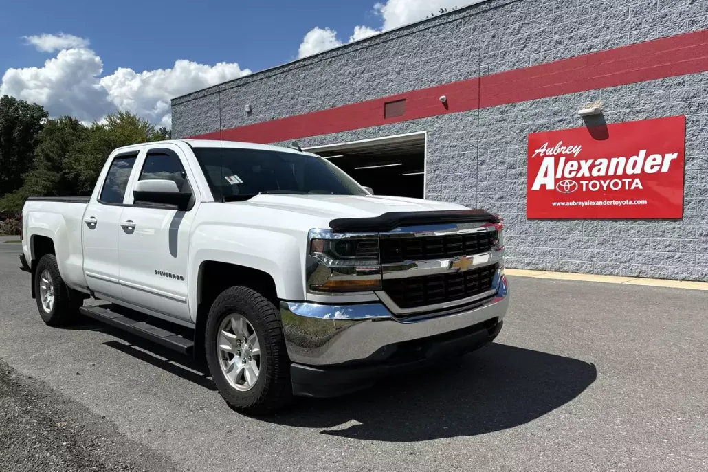 2018 Chevrolet Silverado 1500 LT photo 1