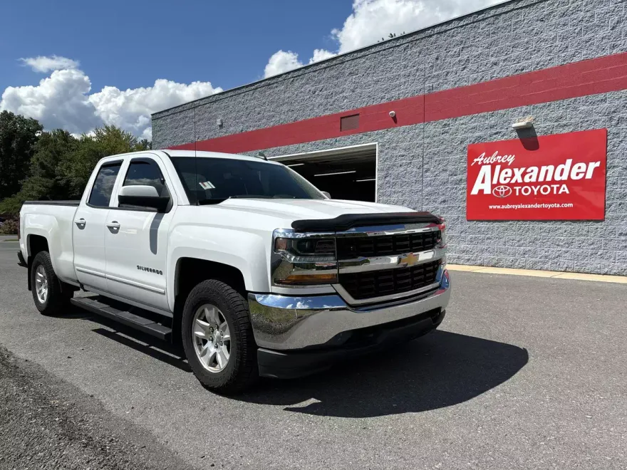 2018 Chevrolet Silverado 1500 LT photo 1