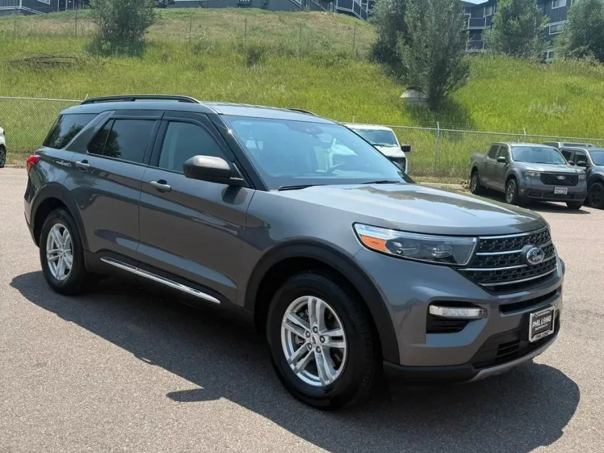 2023 Ford Explorer XLT photo 1