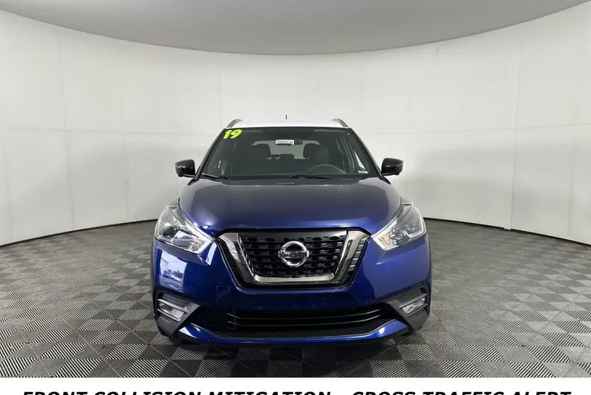2019 Nissan Kicks SR photo 1