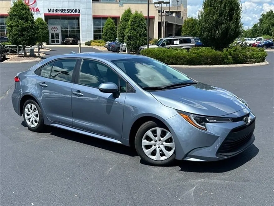 2025 Toyota Corolla LE photo 1