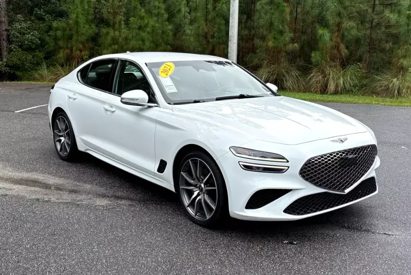 2023 Genesis G70 2.0T photo 1