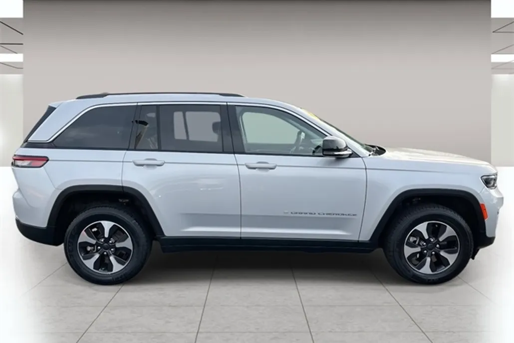 2023 Jeep Cherokee 4xe photo 1