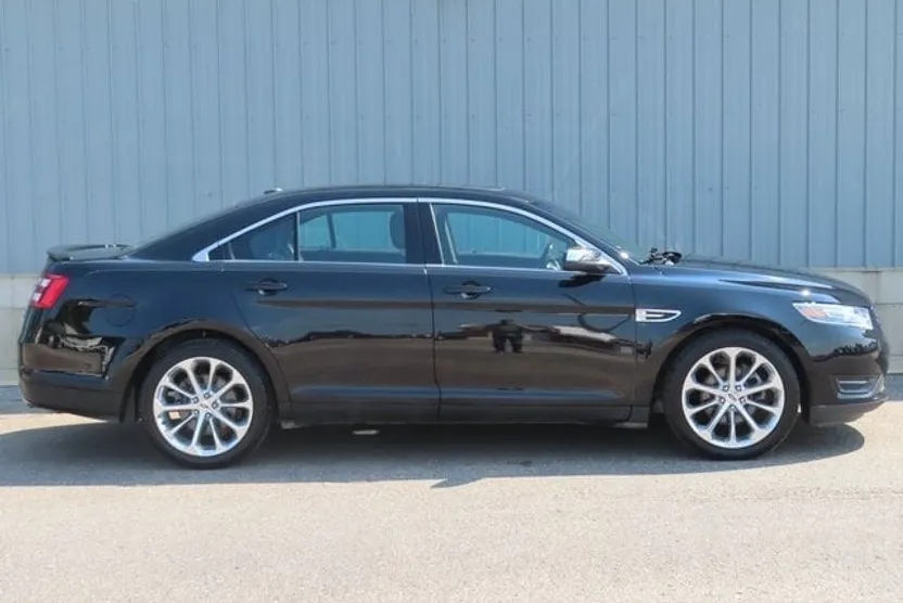 2018 Ford Taurus Limited photo 1