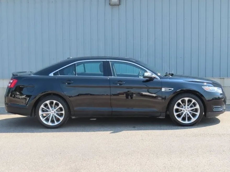 2018 Ford Taurus Limited photo 1
