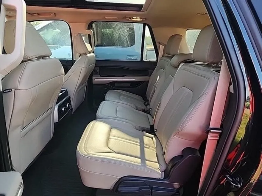2022 Ford Expedition MAX Limited photo 1