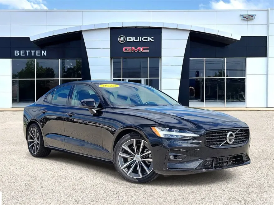 2022 Volvo S60 Momentum photo 1