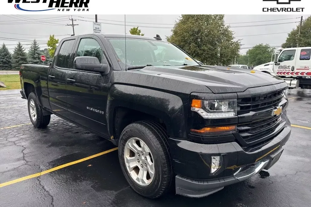 2018 Chevrolet Silverado 1500 LT photo 1