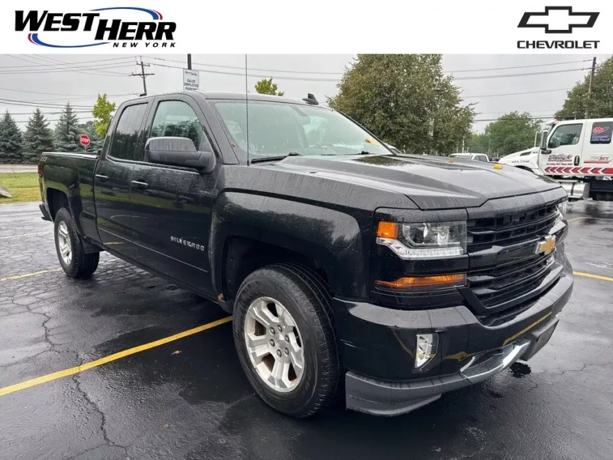 2018 Chevrolet Silverado 1500 LT photo 1