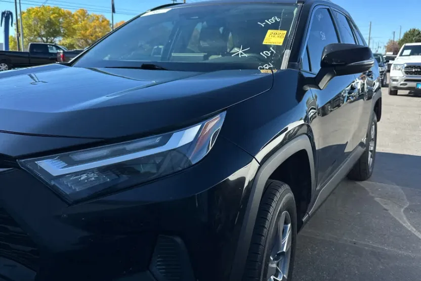 2022 Toyota RAV4 Hybrid XLE photo 1