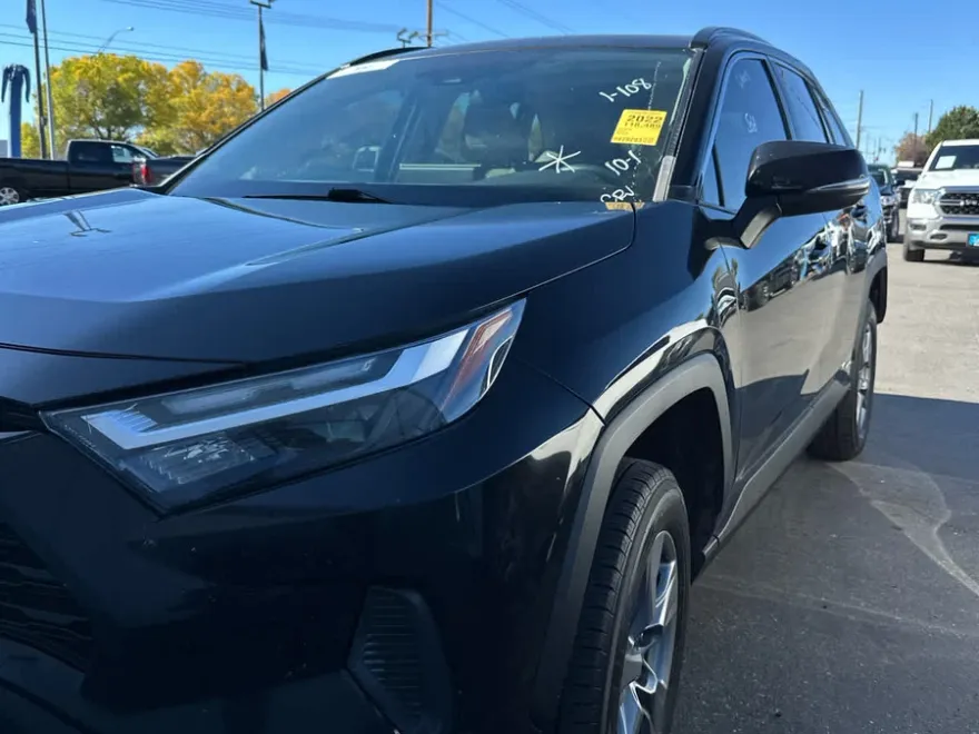 2022 Toyota RAV4 Hybrid XLE photo 1
