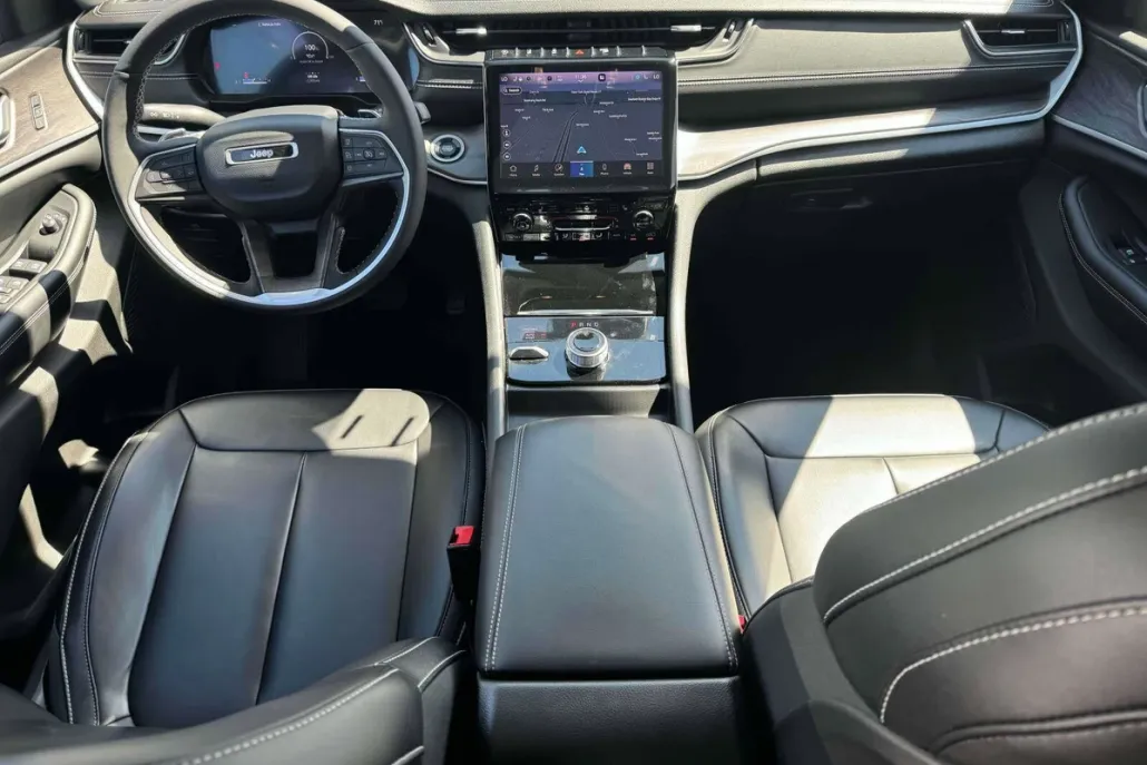2024 Jeep Grand Cherokee Limited photo 1