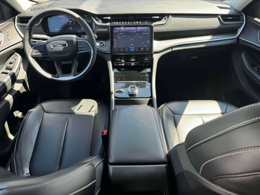 2024 Jeep Grand Cherokee Limited photo 1