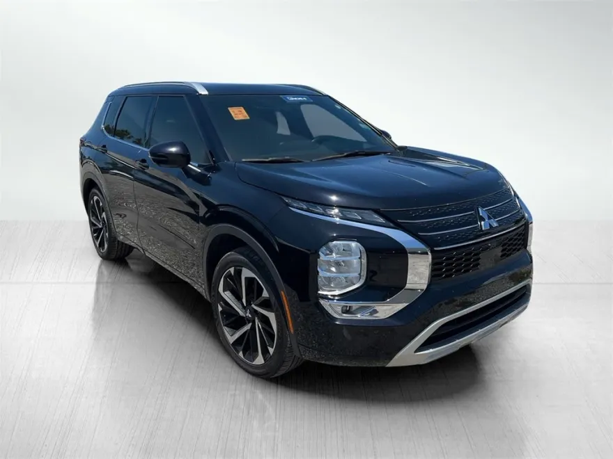 2022 Mitsubishi Outlander SEL photo 1