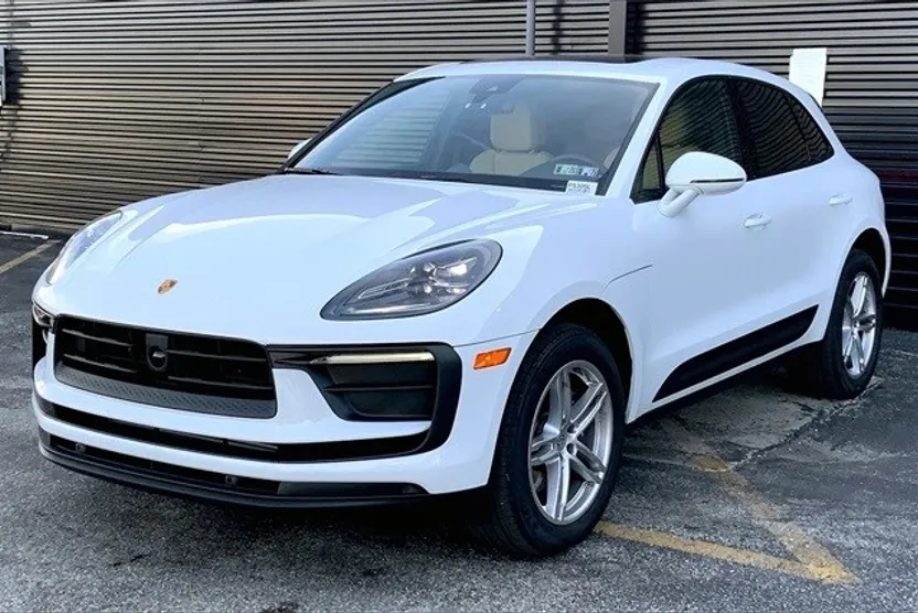 2025 Porsche Macan T photo 1