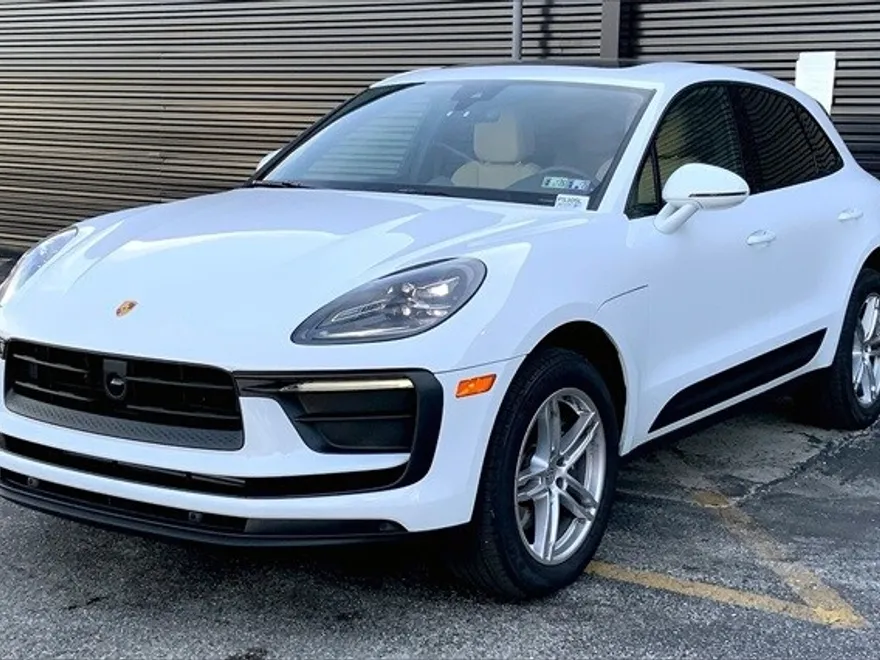 2025 Porsche Macan T photo 1