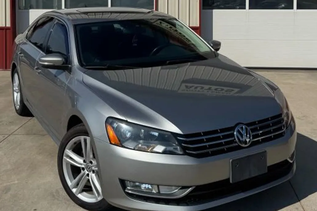 2013 Volkswagen Passat TDI SEL Premium photo 1