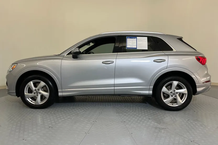 2020 Audi Q3 45 TFSI Premium photo 1