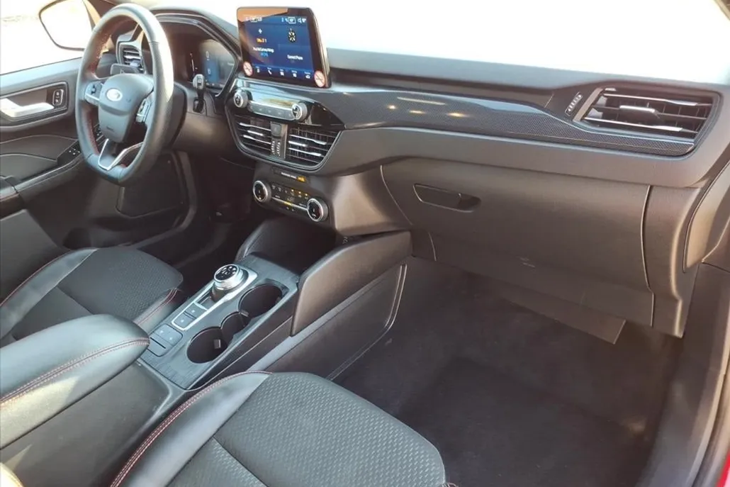 2025 Ford Escape ST-Line photo 1