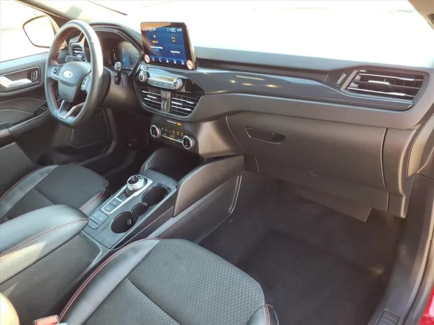 2025 Ford Escape ST-Line photo 1