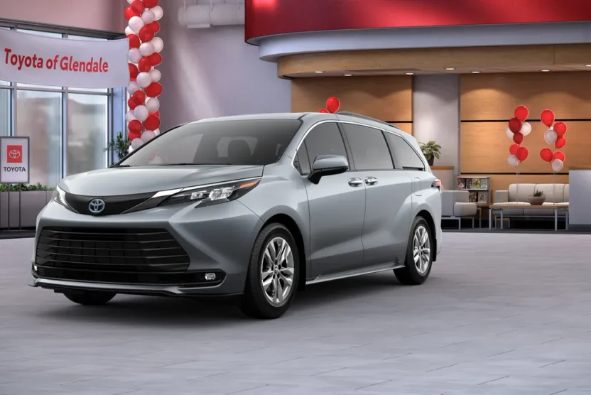 2025 Toyota Sienna XLE photo 1