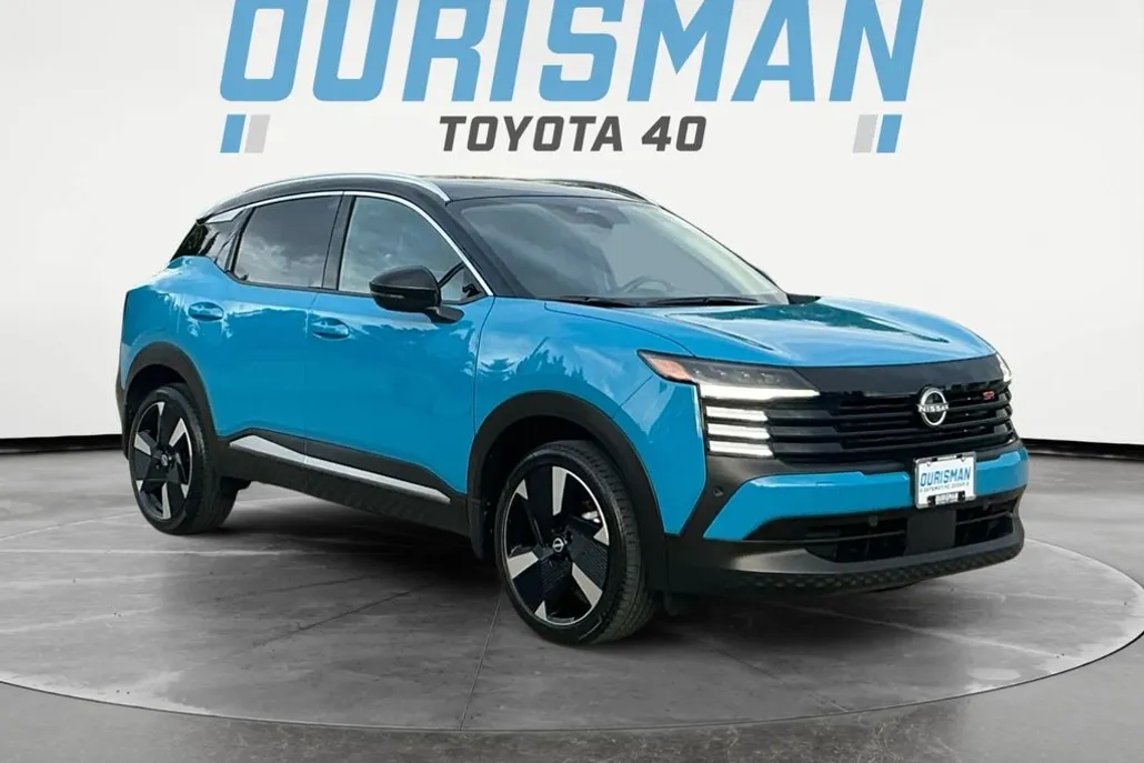 2025 Nissan Kicks SR photo 1