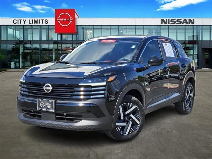2025 Nissan Kicks SV photo 1