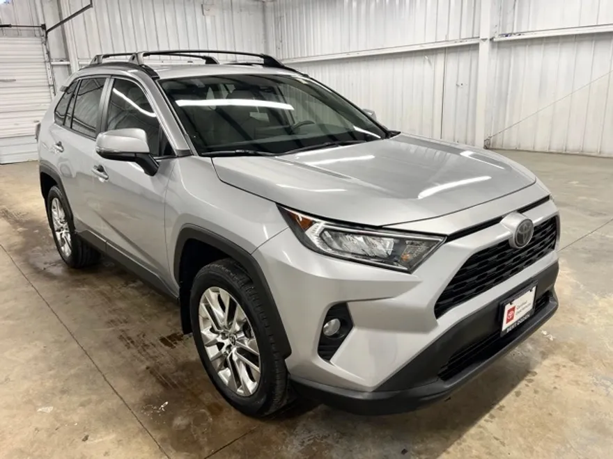 2021 Toyota RAV4 XLE Premium photo 1