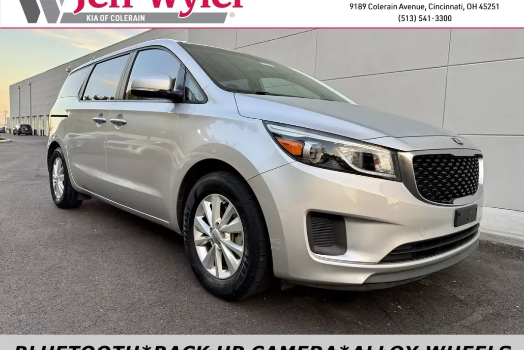 2016 Kia Sedona L photo 1