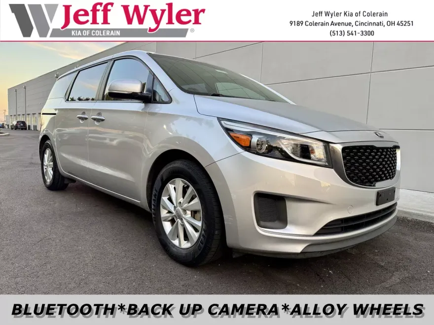 2016 Kia Sedona L photo 1