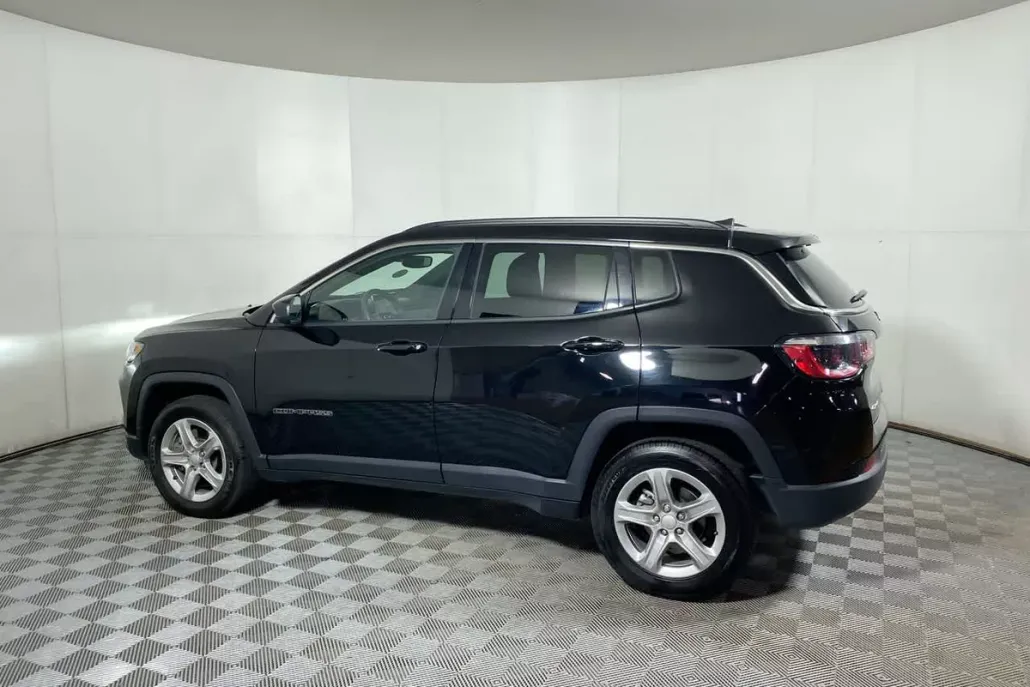 2024 Jeep Compass Latitude photo 1