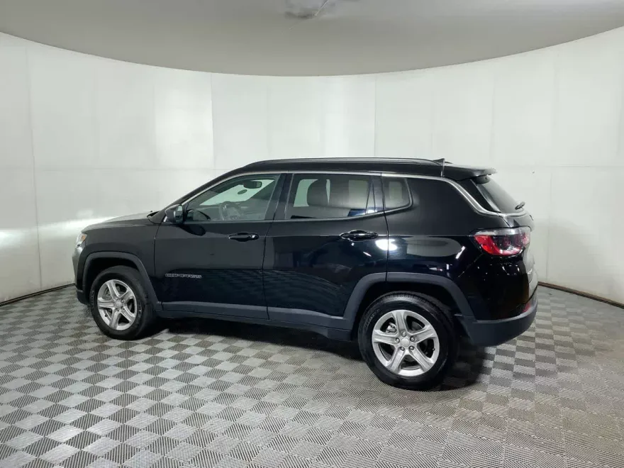 2024 Jeep Compass Latitude photo 1