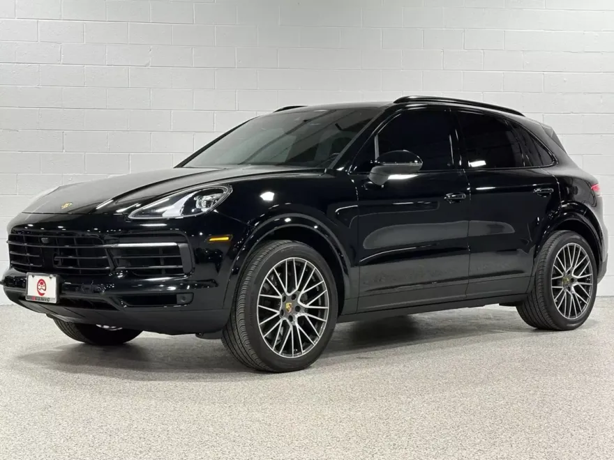 2022 Porsche Cayenne S photo 1