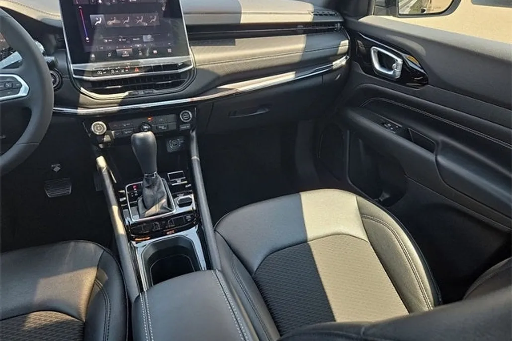 2022 Jeep Compass Altitude photo 1