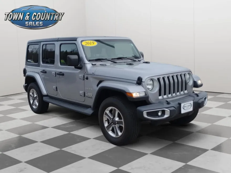 2019 Jeep Wrangler Unlimited Sahara photo 1
