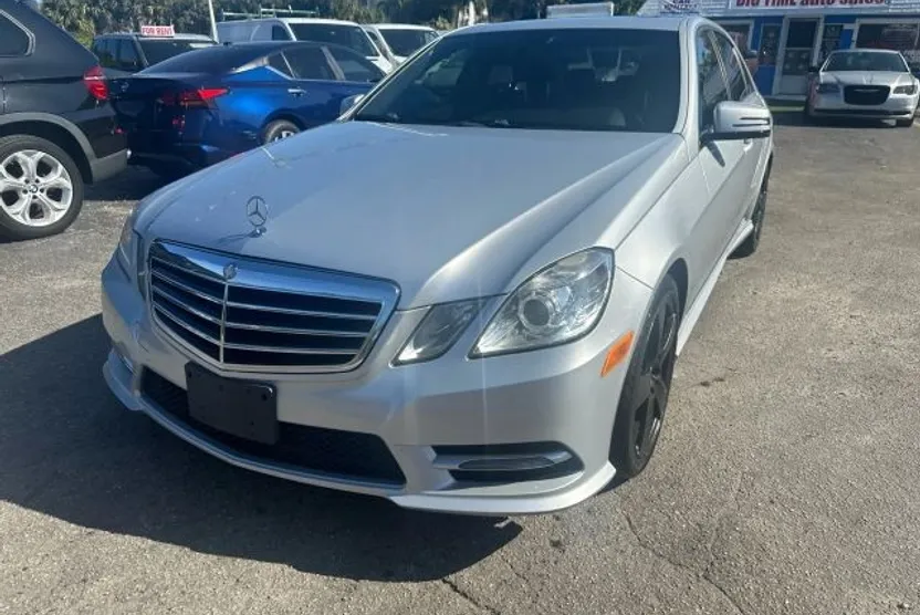 2013 Mercedes Benz E 350 Sedan photo 1