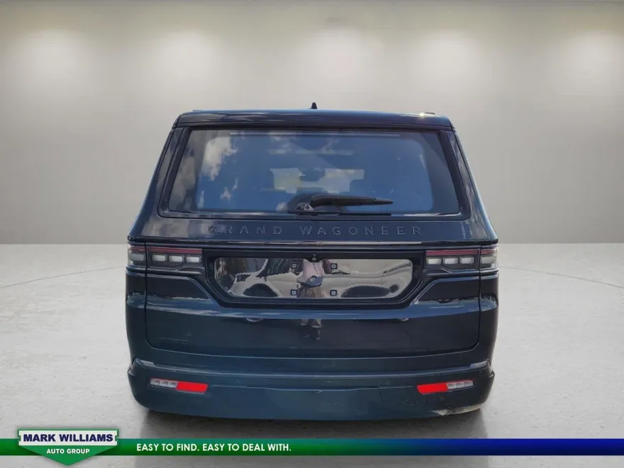 2023 Jeep Grand Wagoneer II photo 1