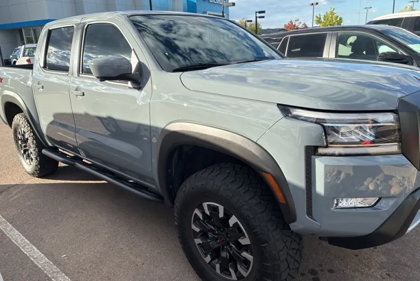 2023 Nissan Frontier PRO-4X Crew Cab photo 1