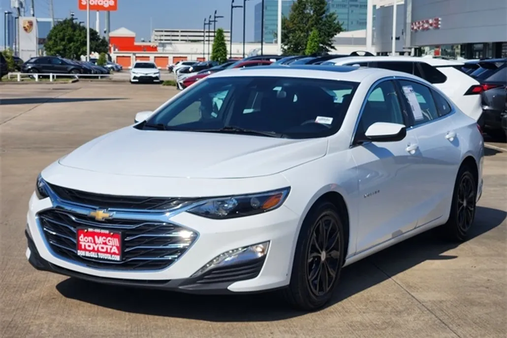 2024 Chevrolet Malibu 1LT photo 1