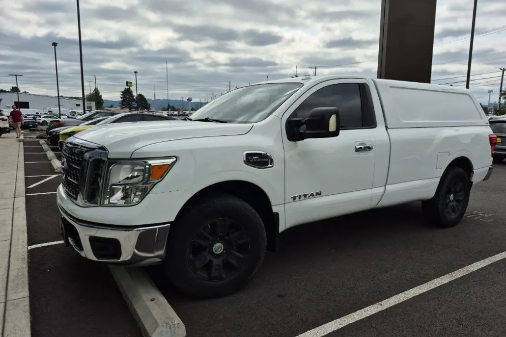 2017 Nissan Titan Single Cab SV photo 1