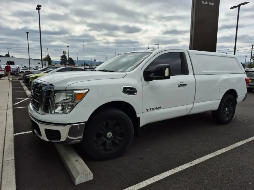 2017 Nissan Titan Single Cab SV photo 1