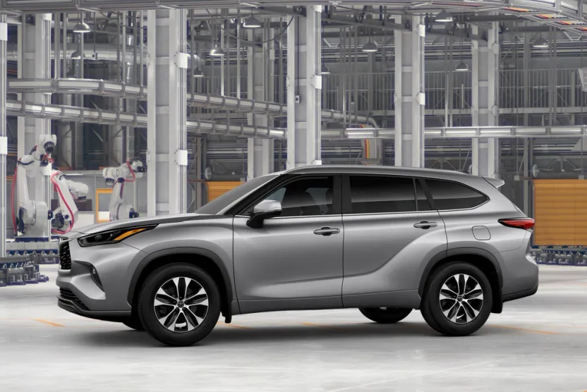 2025 Toyota Highlander XLE photo 1