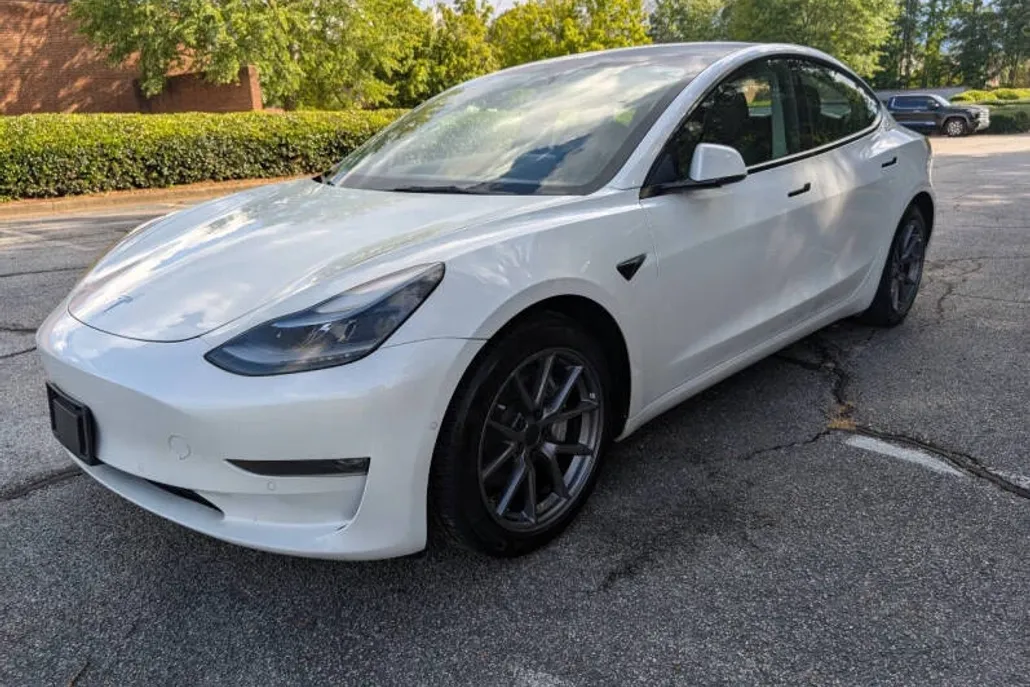 2022 Tesla Model 3 Long Range photo 1