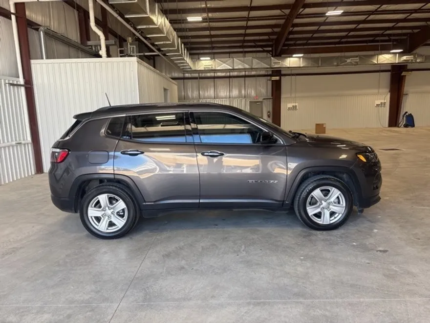 2022 Jeep Compass Latitude photo 1
