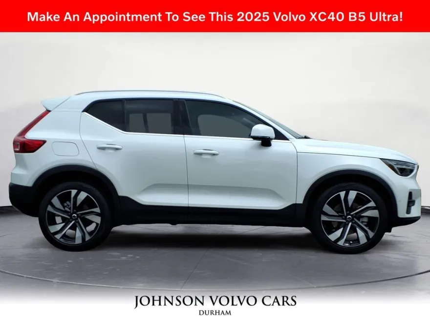 2025 Volvo XC40 AWD photo 1