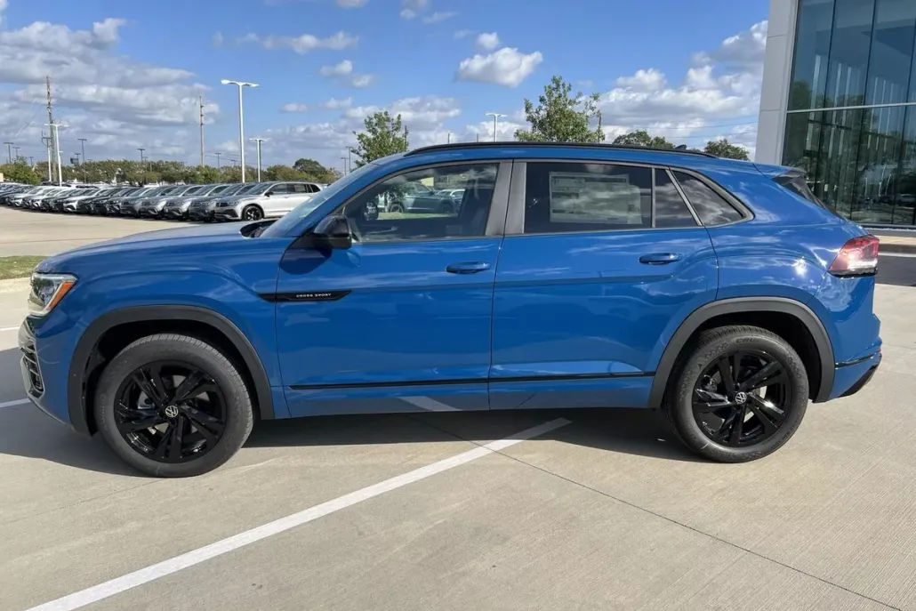 2025 Volkswagen Atlas Cross Sport SEL R-Line photo 1