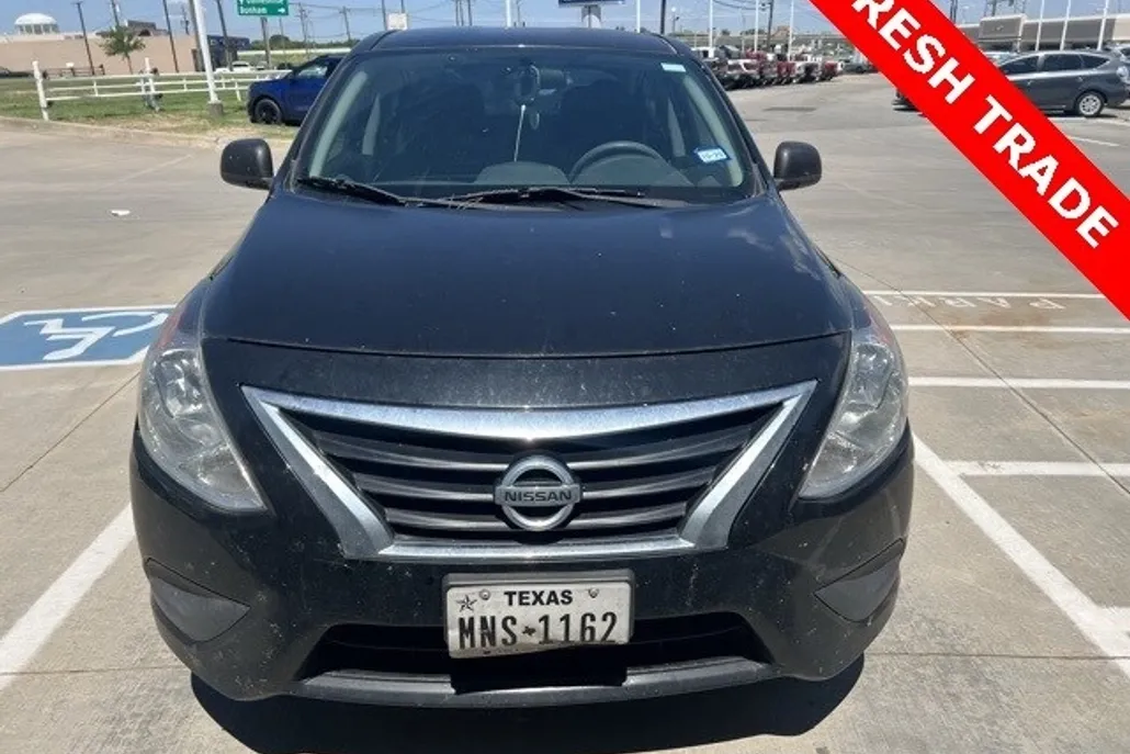 2015 Nissan Versa 1.6 S photo 1